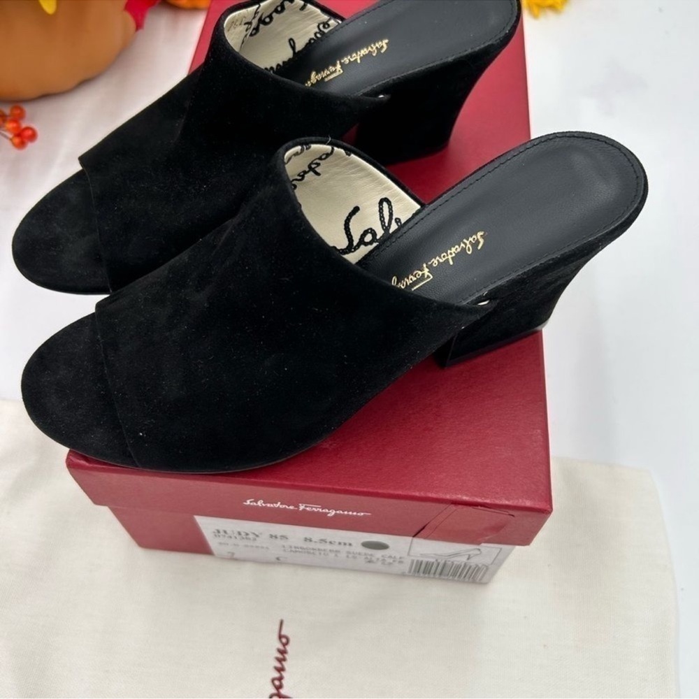 Women’s Salvatore Ferragamo, Judy, 85 suede mules, size 7, made in Italy - Picture 9 of 12